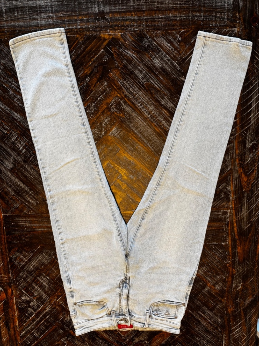 GUESS Los Angeles Light Wash Straight Leg Jeans Women’s Size 29 Distressed - Picture 6 of 12